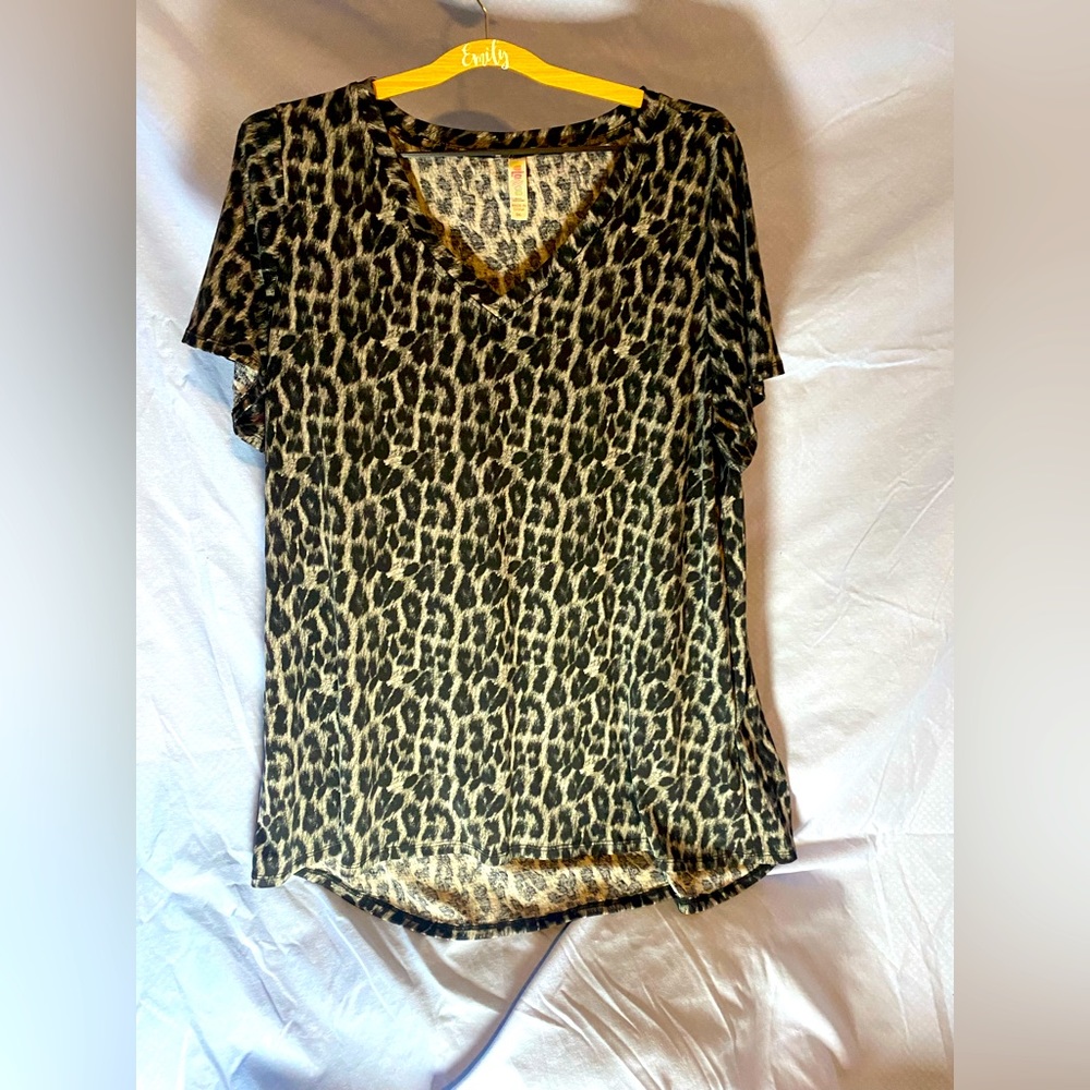 Lularoe t shirt 2X leopard print